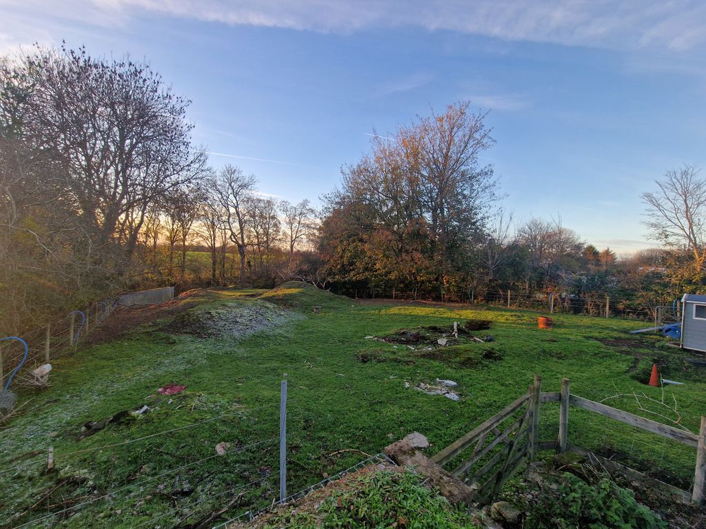 Property photo 3 of 18 Paddock