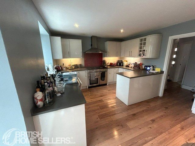 Property photo 3 of 34 Picture No. 27