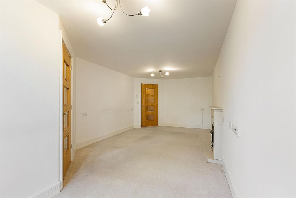 Property photo 2 of 15 03-d199CH_39Crayshaw_Rg48Eq_Mcs83594_009 (1)-Mediu
