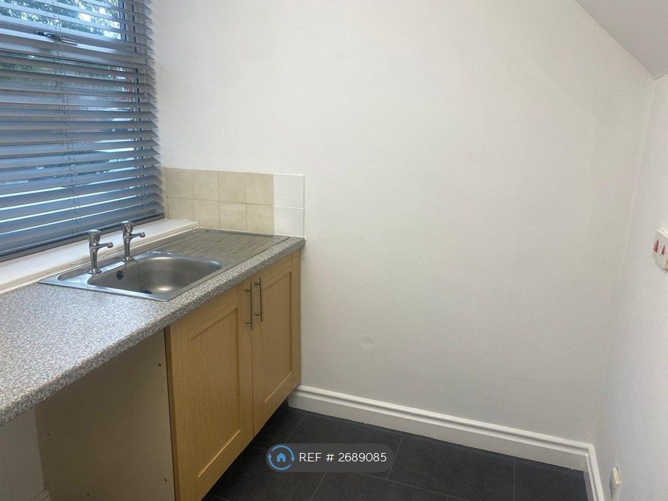 Property photo 3 of 6 Kitchen