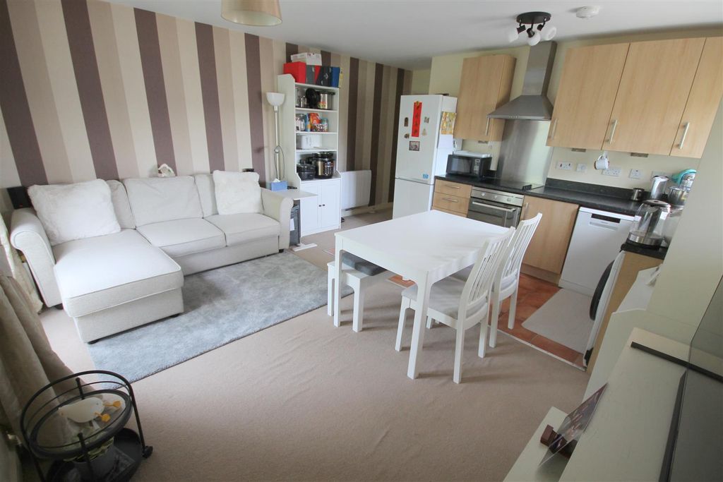 Property photo 3 of 17 Ar Living Space ii.Jpg