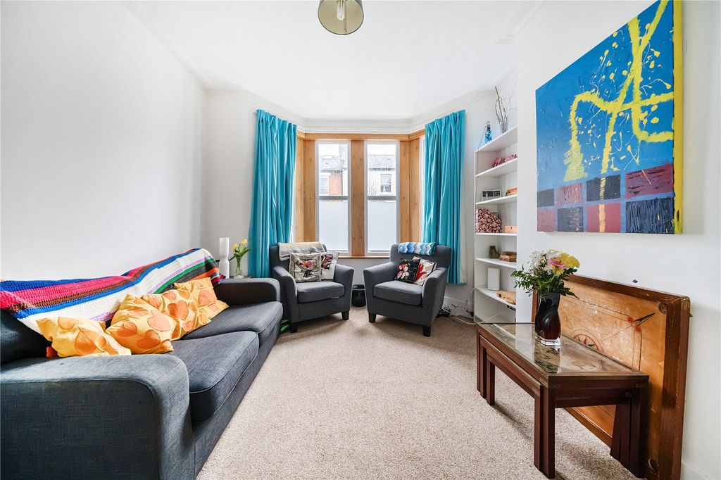 Property photo 2 of 21 Picture No. 11