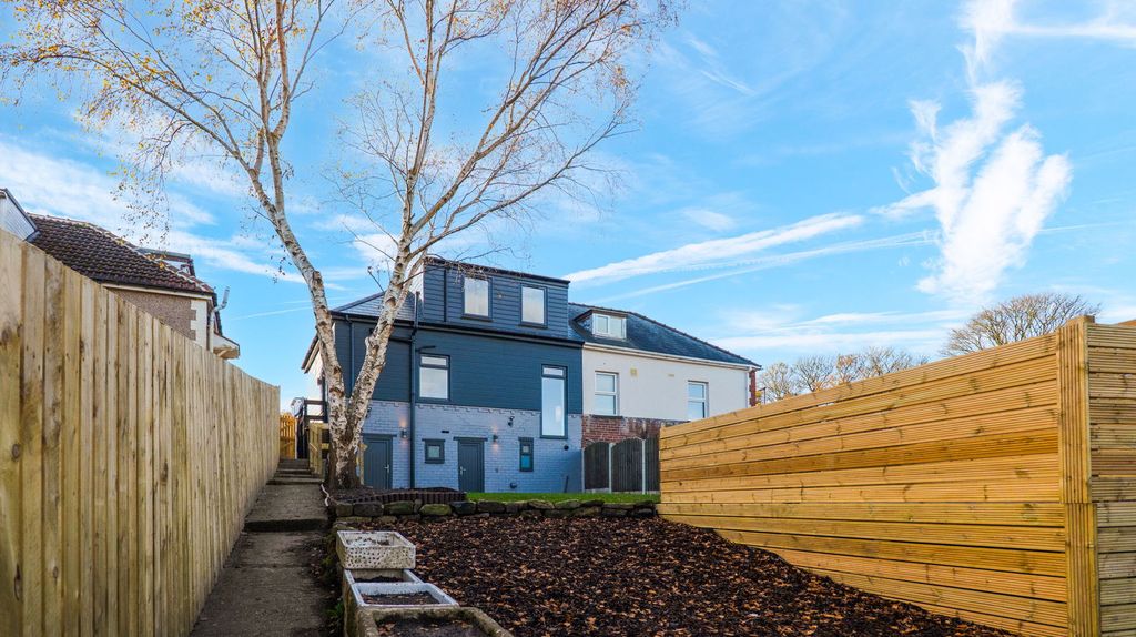 Property photo 2 of 33