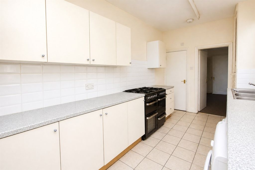 Property photo 3 of 14 Approach
