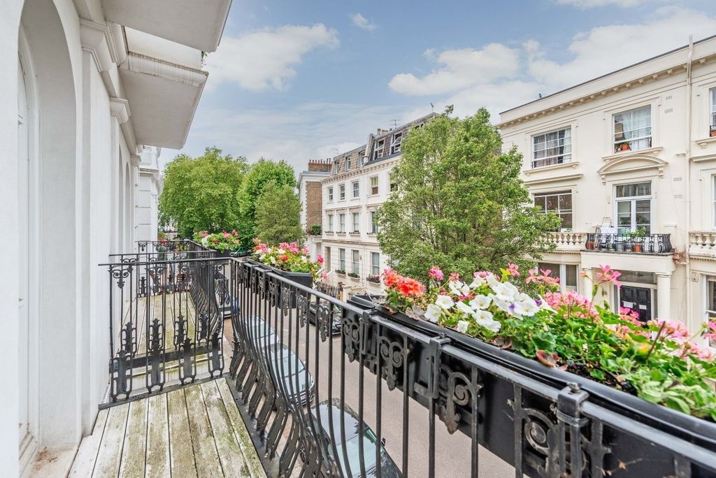 Property photo 3 of 13 Balcony