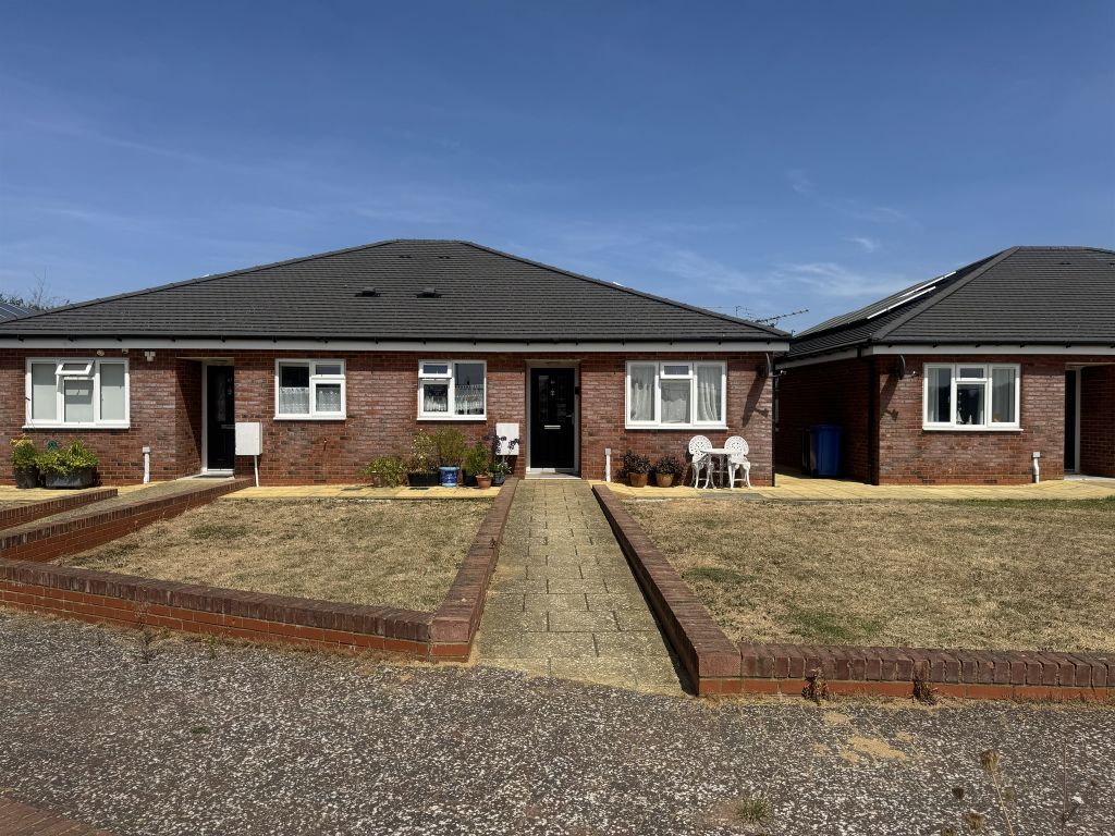 Property photo 1 of 9 Externally