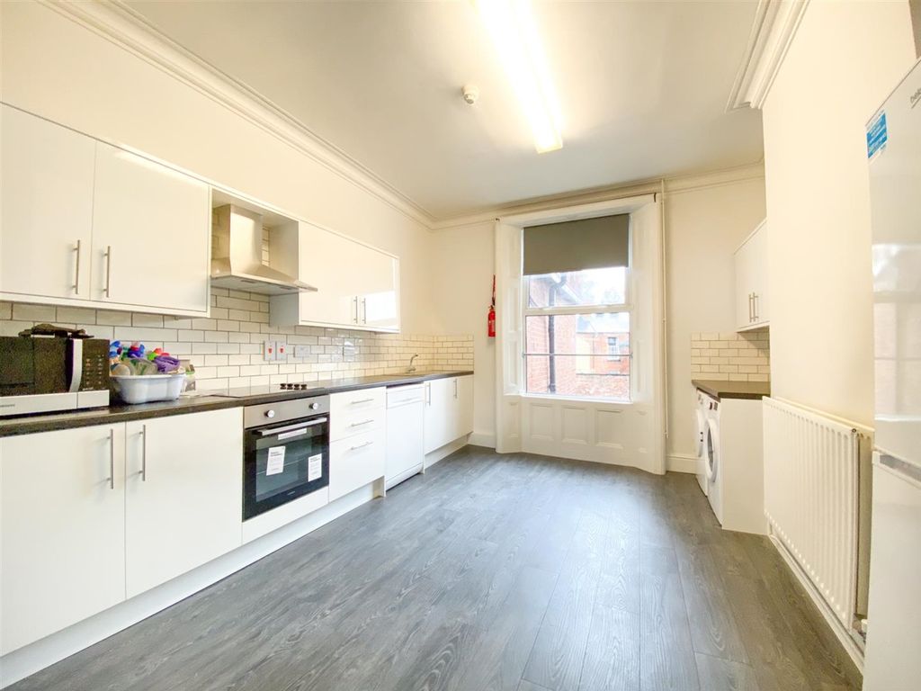 Property photo 2 of 11 Kitchen