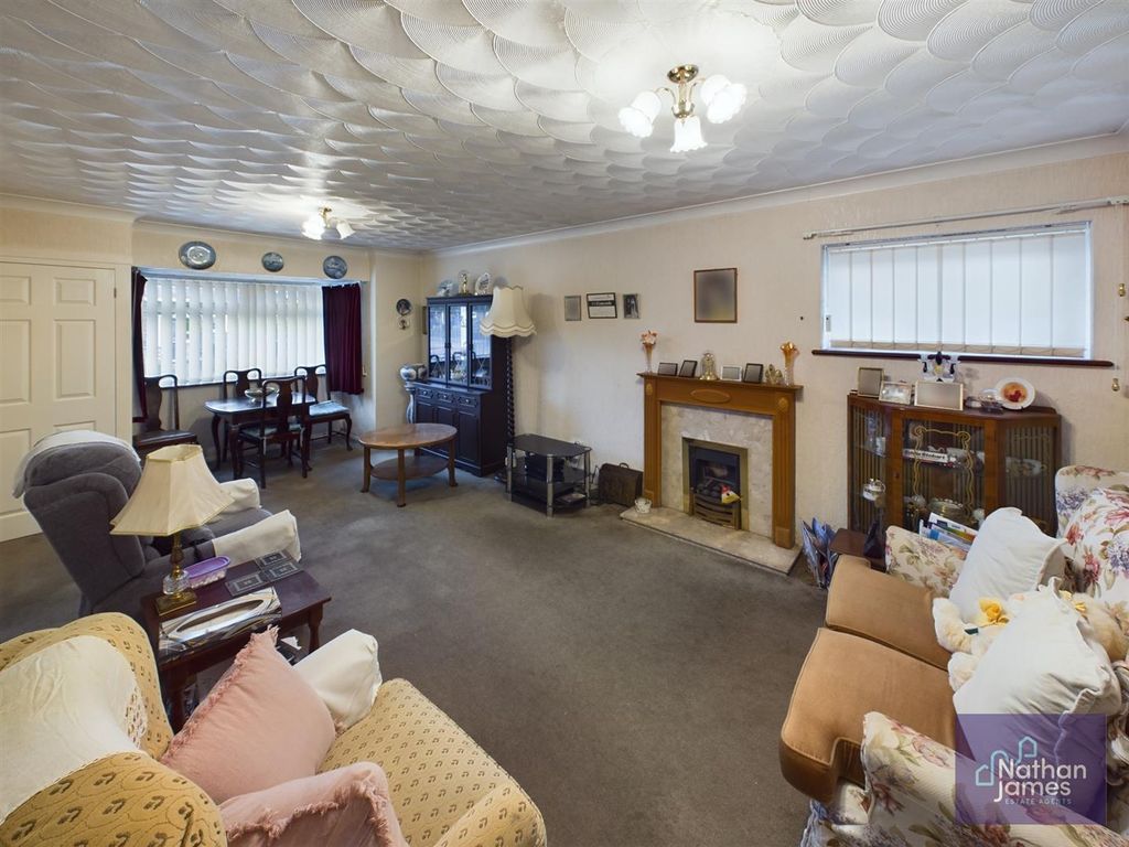 Property photo 2 of 10 Lounge