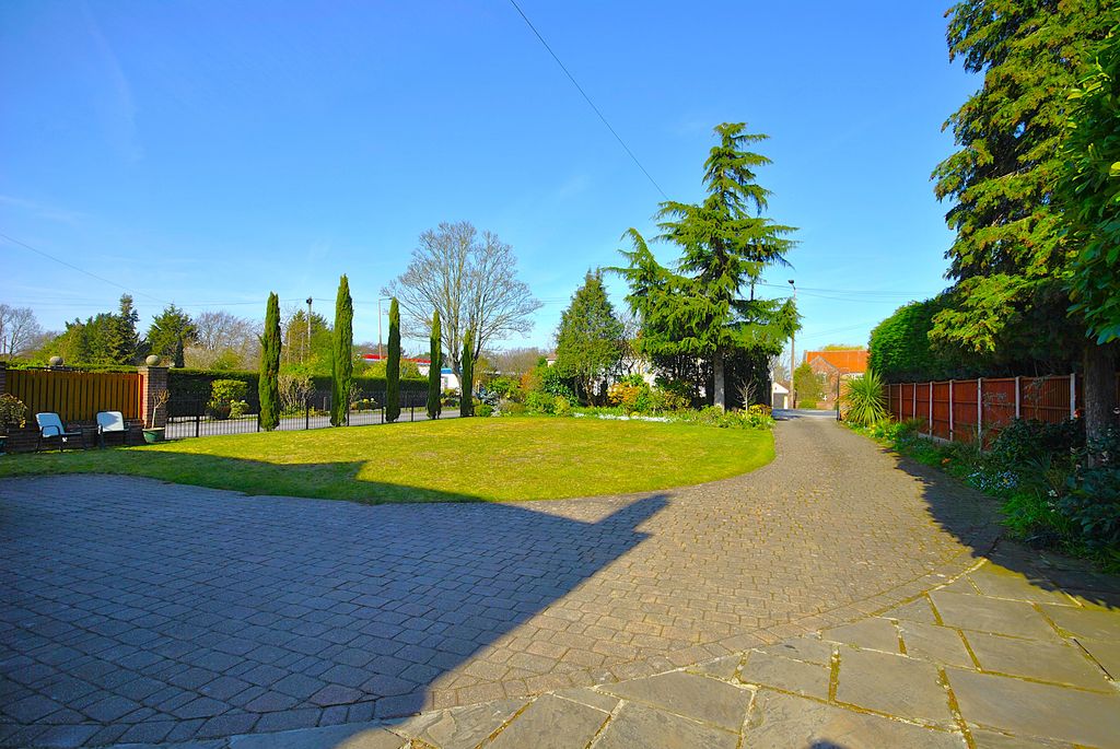 Additional image 40 of 5 bed detached house for saleBawtry Road, Doncaster DN4