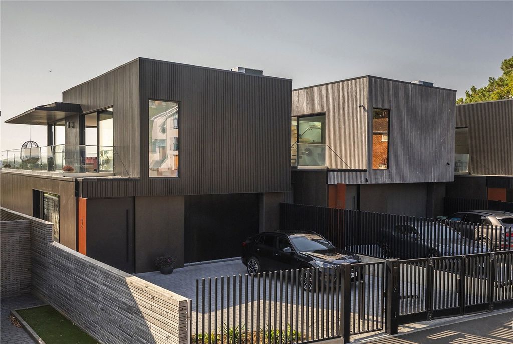 Property photo 3 of 22 Front