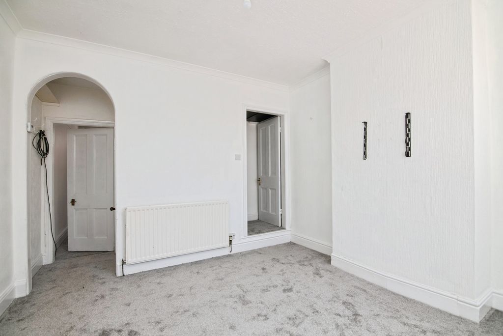 Property photo 3 of 28 Pbox-Img.Jpg
