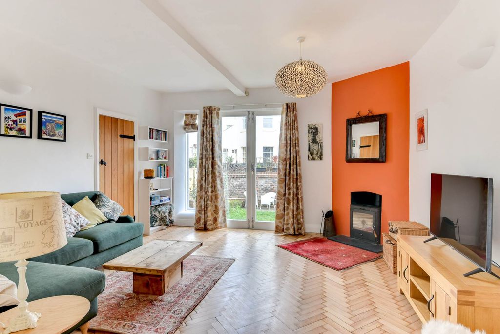 Property photo 1 of 36