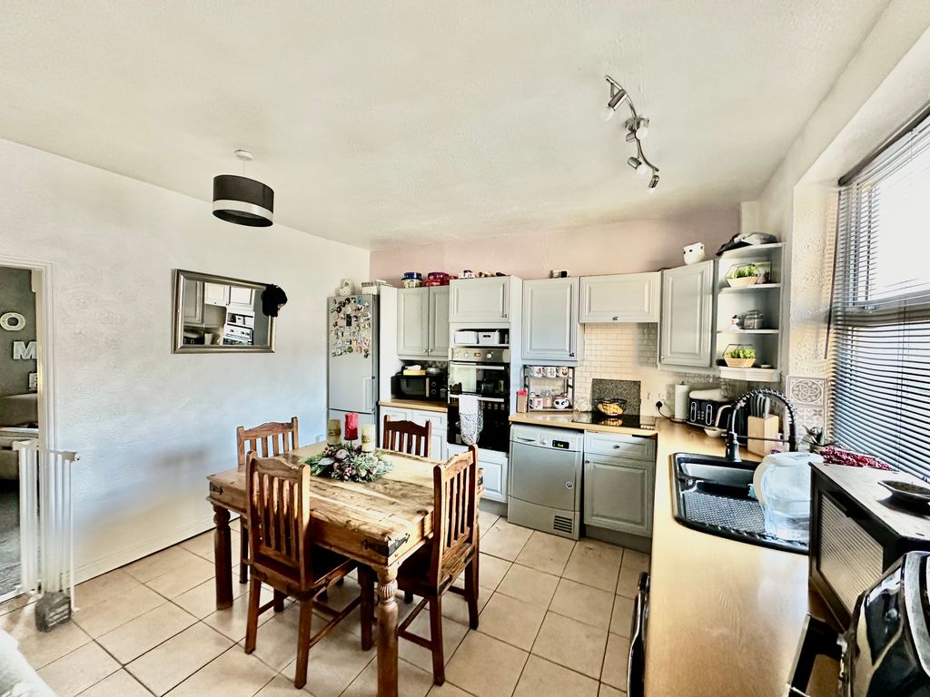 Property photo 2 of 12 F67d07369F3471c90F7B586A5Afa149F94Fbb8Ca.Jpeg