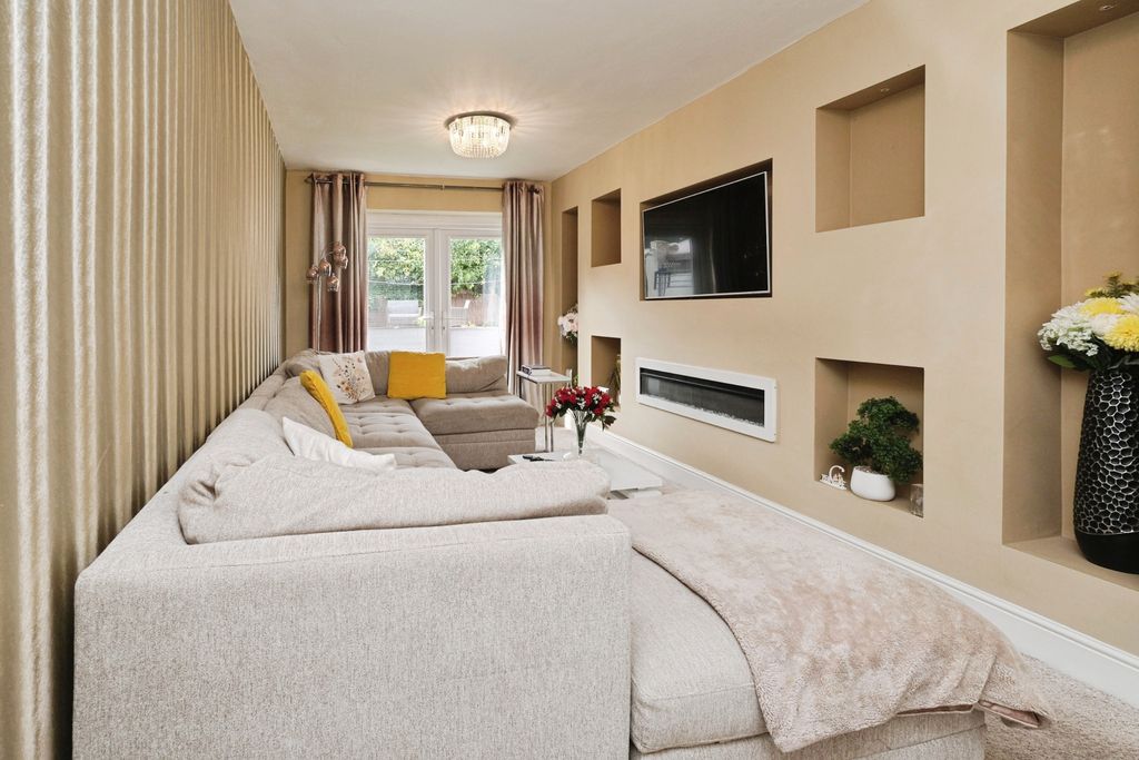 Property photo 2 of 25 18