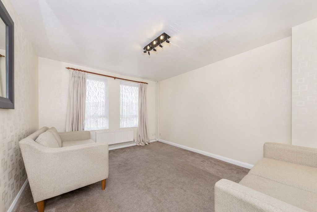 Property photo 2 of 5
