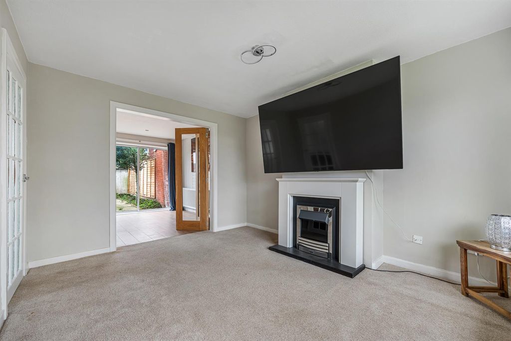 Property photo 3 of 28 Lounge Opening To