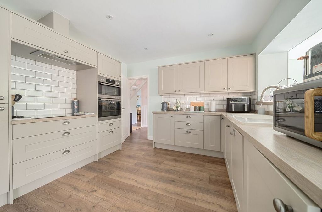 Property photo 2 of 18 12996221168307Ec458535