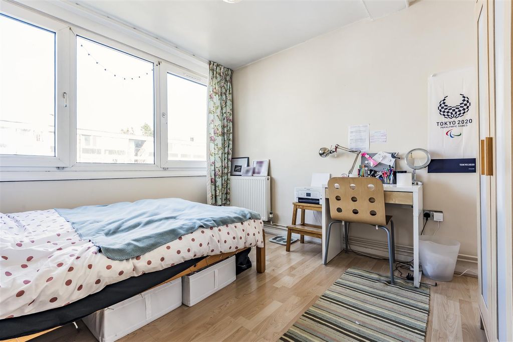 Property photo 3 of 12