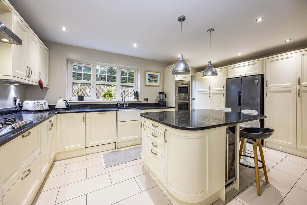 Property photo 3 of 11