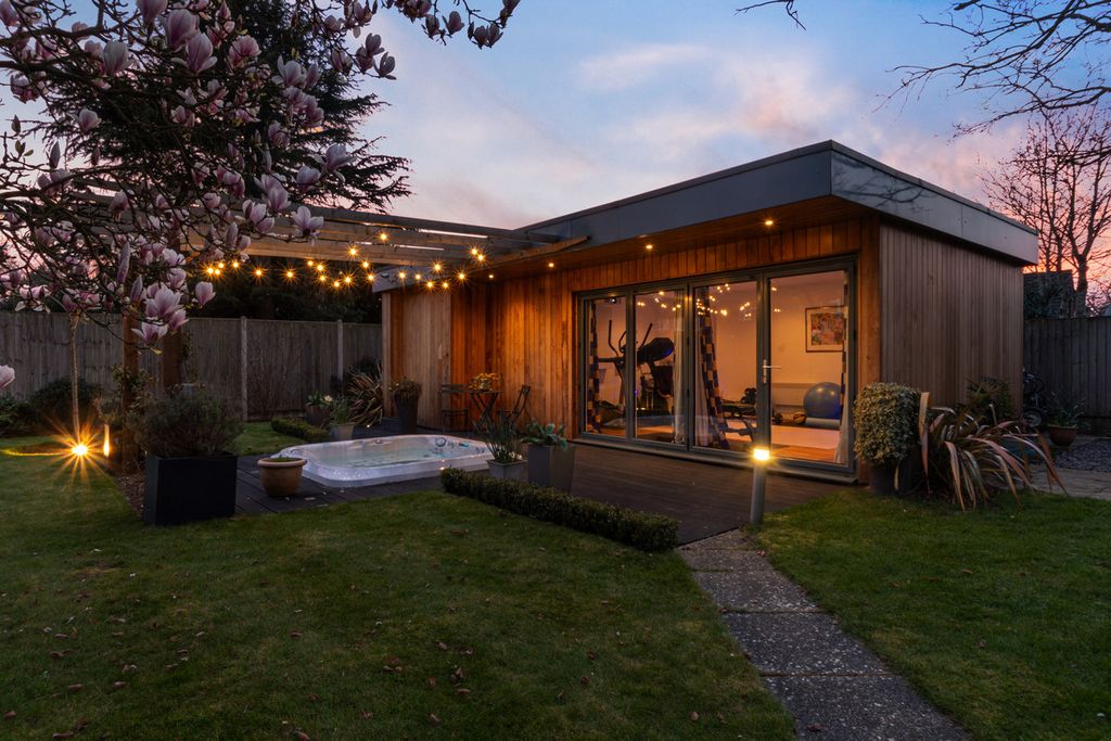 Property photo 3 of 44