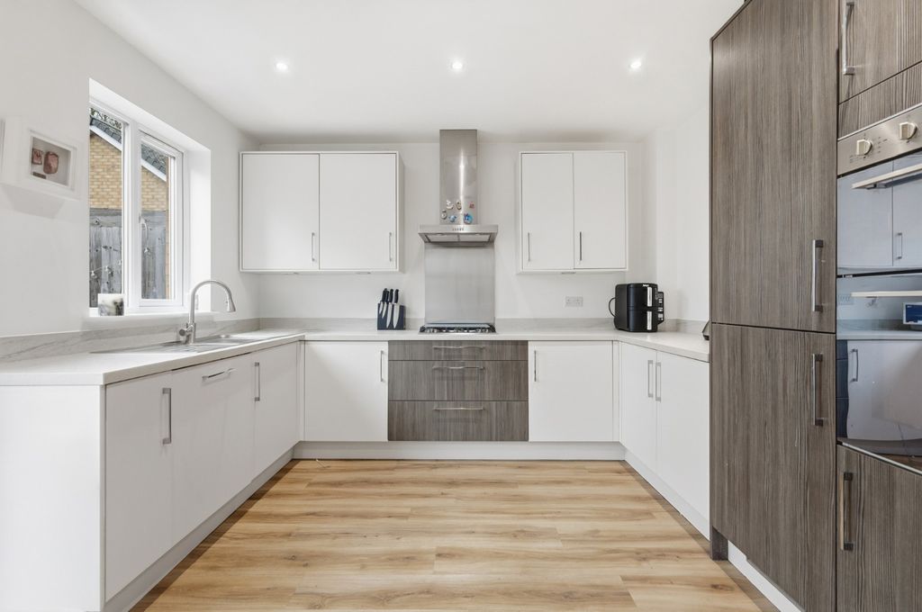 Property photo 2 of 21 4838223