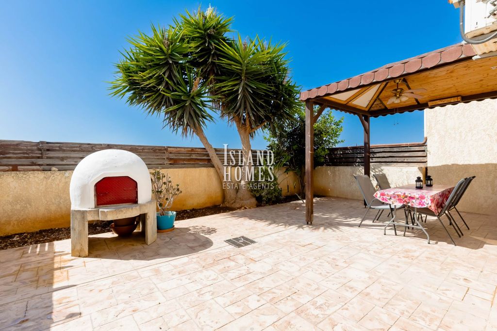 Property photo 3 of 37