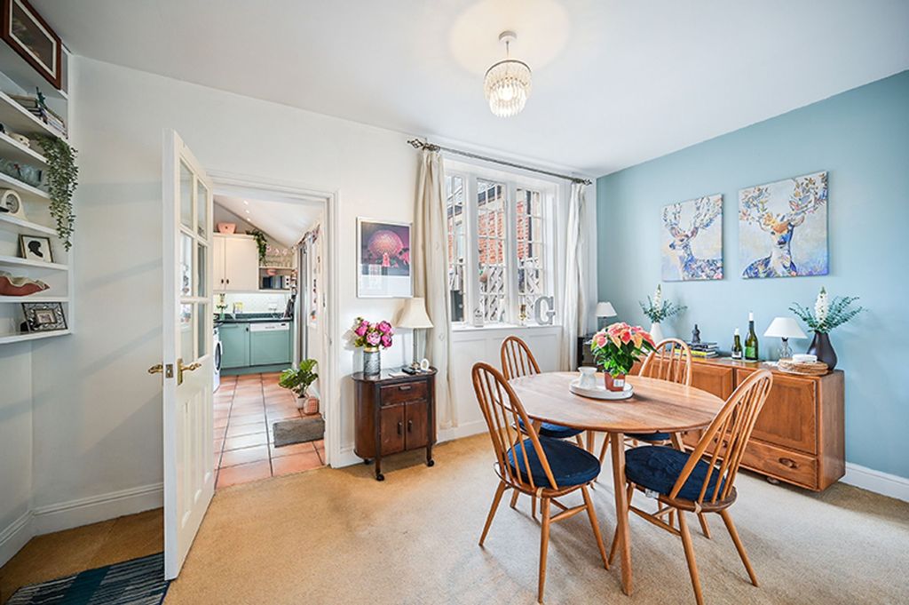 Property photo 3 of 16 Ewell Court Grove, West Street Kt17 1Ux