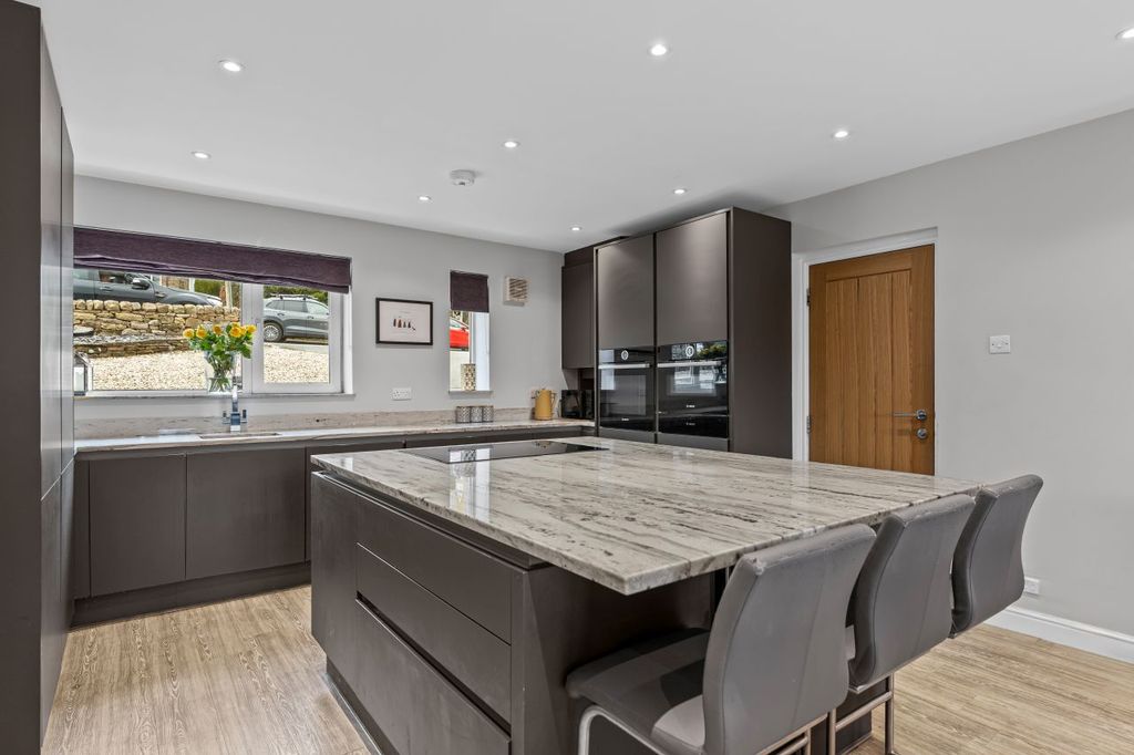 Property photo 2 of 30