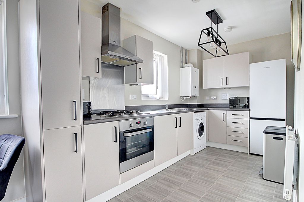 Property photo 2 of 15 Kitchen