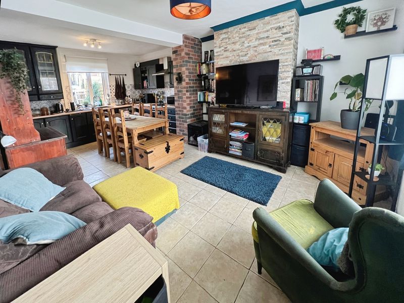 Property photo 2 of 11 Lounge