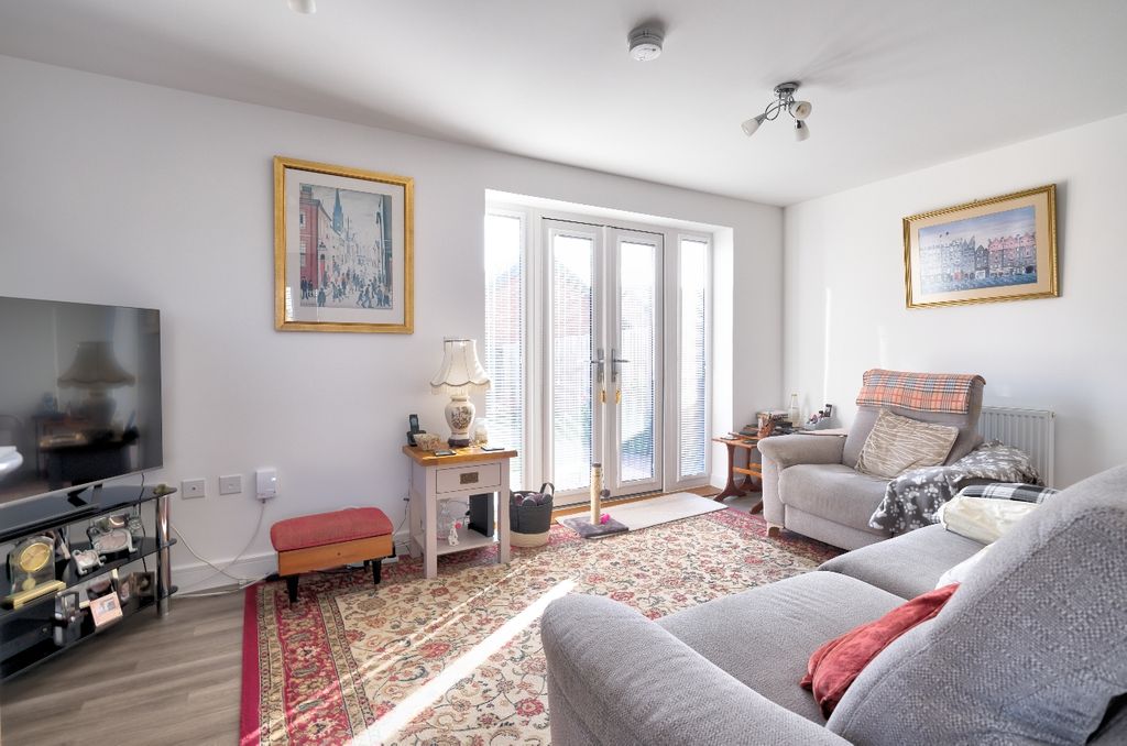 Property photo 2 of 41 Lounge