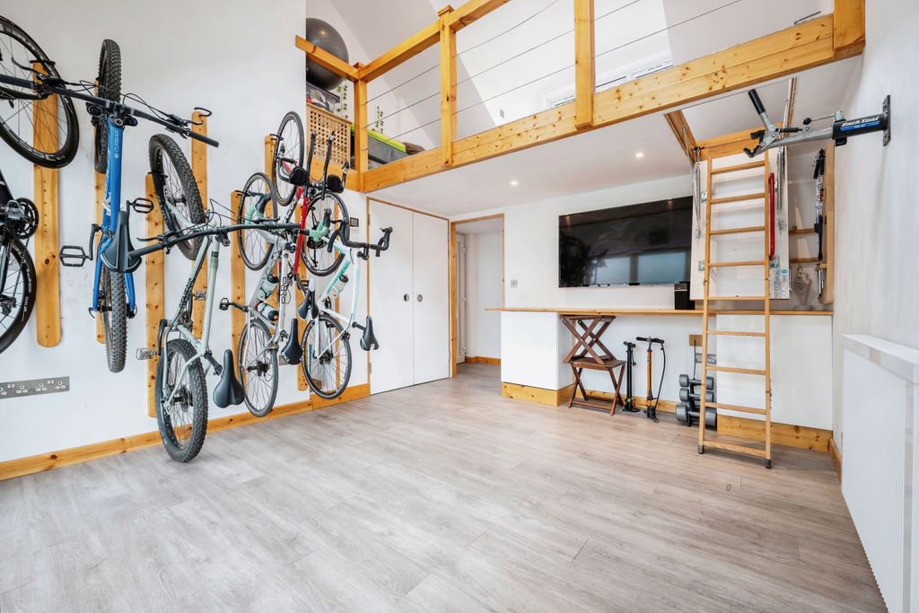 Property photo 3 of 20 Gym/ Home Office/ Mezanine