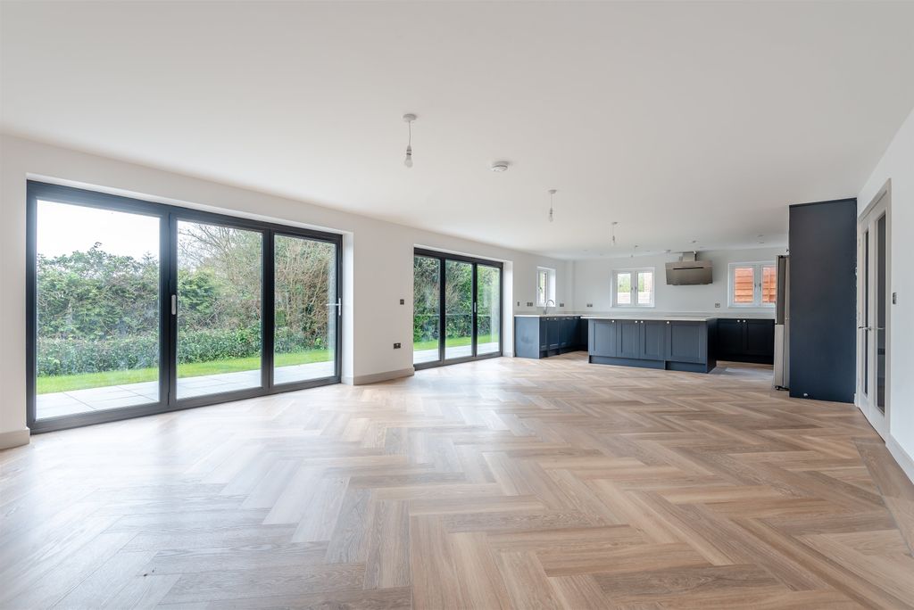 Property photo 3 of 27