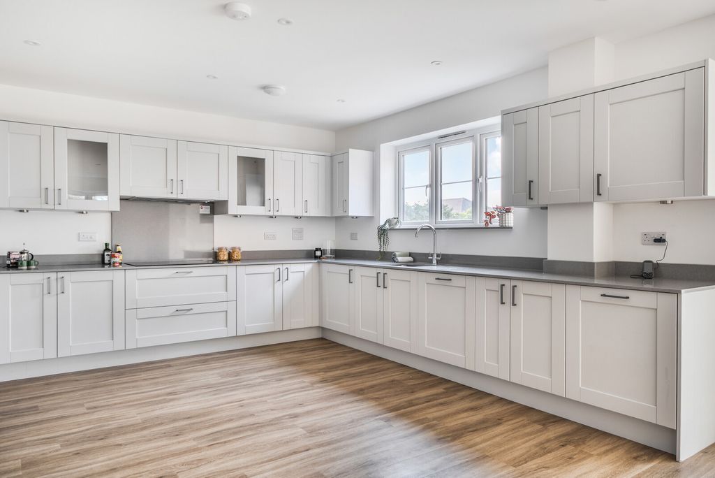 Property photo 2 of 20 Kitchen