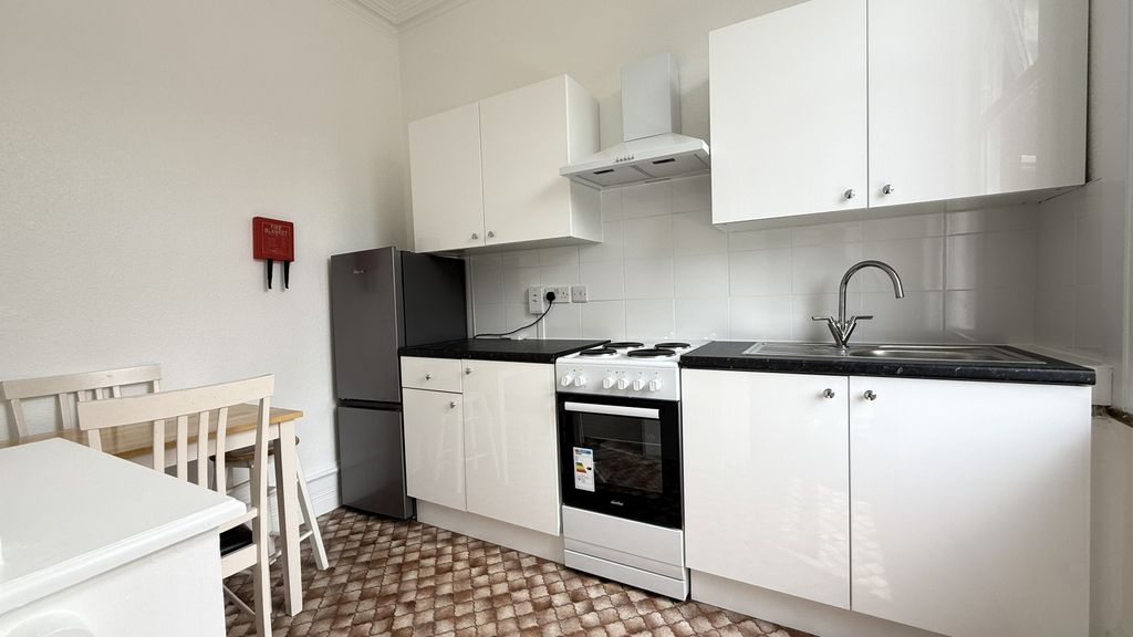 Property photo 1 of 6 Room With Separate Own Kitchen To Rent