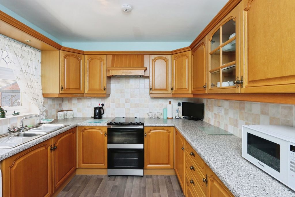 Property photo 3 of 17 Photo