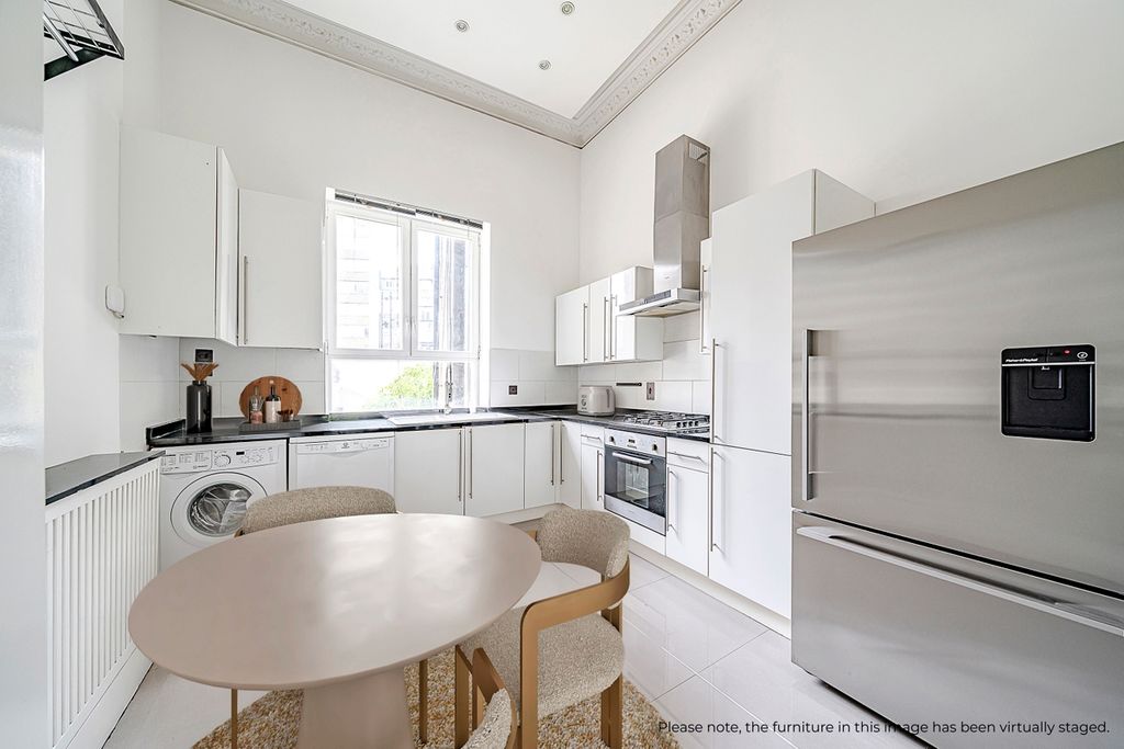 Property photo 3 of 19 Kitchen