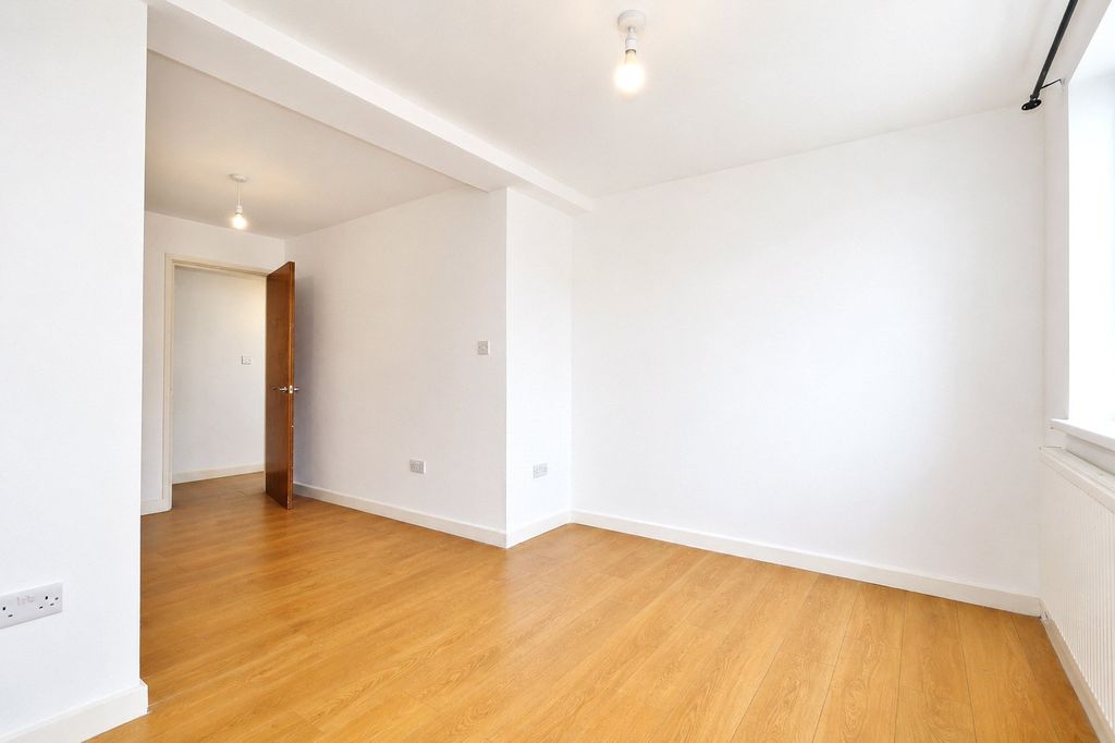 Property photo 3 of 8 Picture No. 21