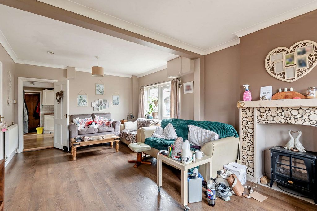 Property photo 3 of 23