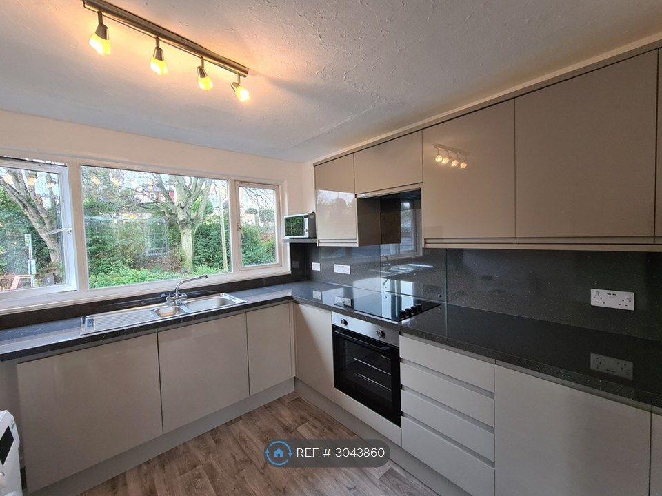 Property photo 3 of 14 Kitchen