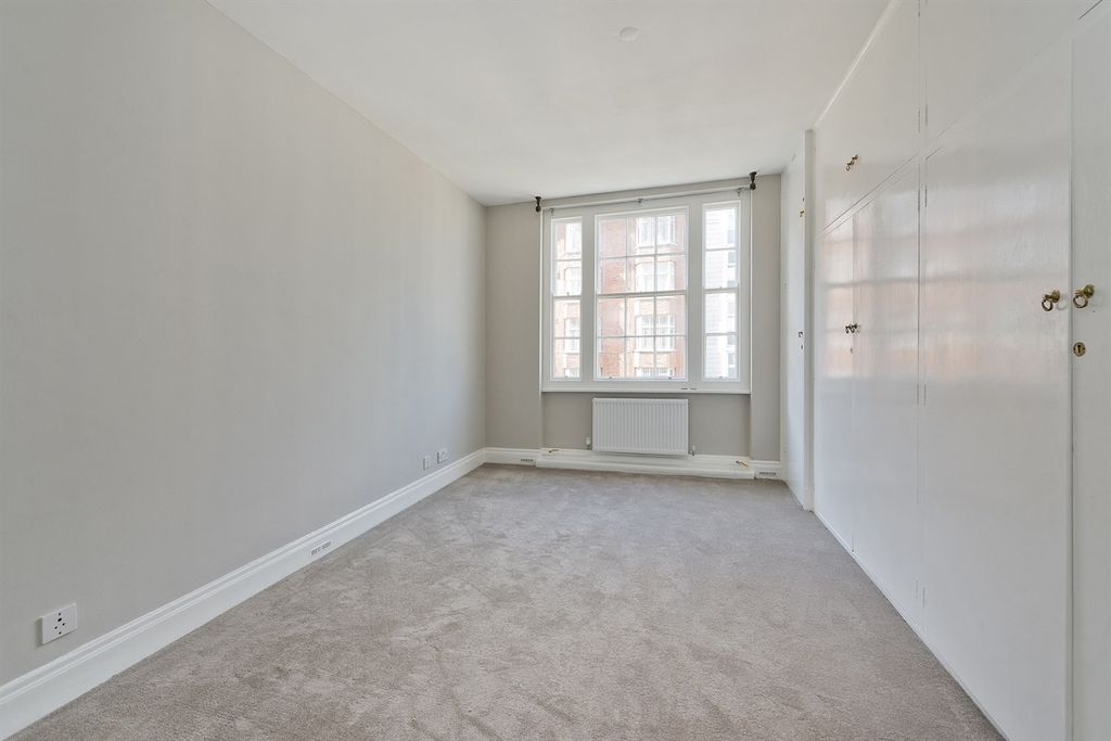 Property photo 3 of 8 Bedroom