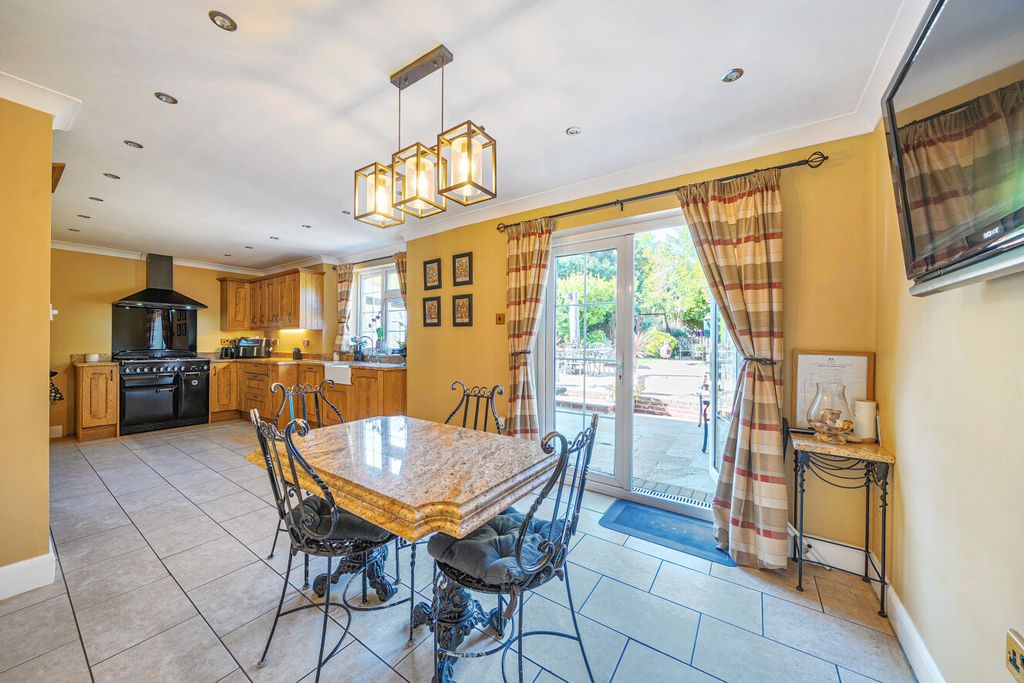 Property photo 2 of 23 1448124-6-69Ea3d6...