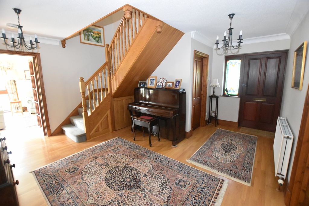 Property photo 2 of 25