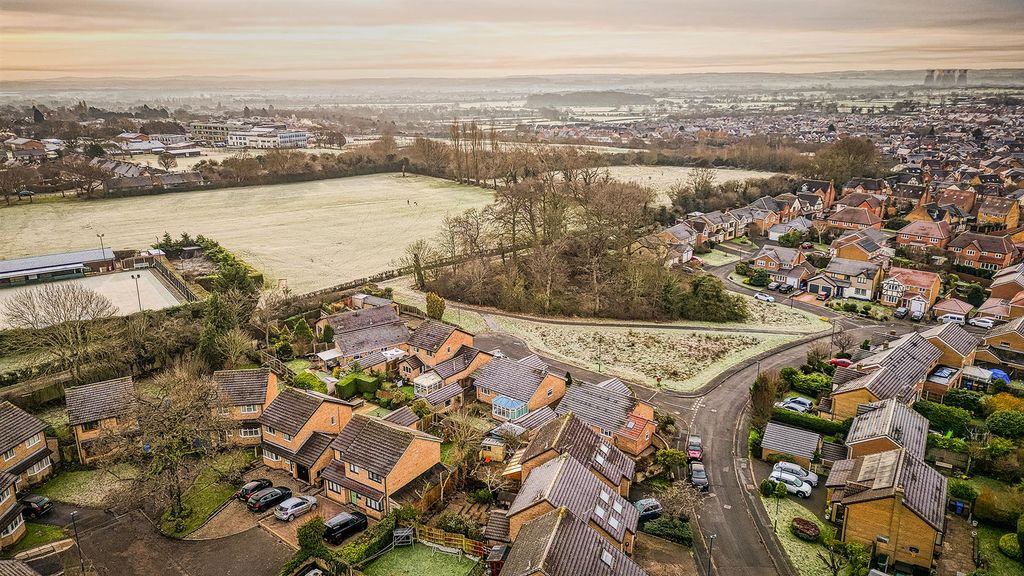 Property photo 2 of 26