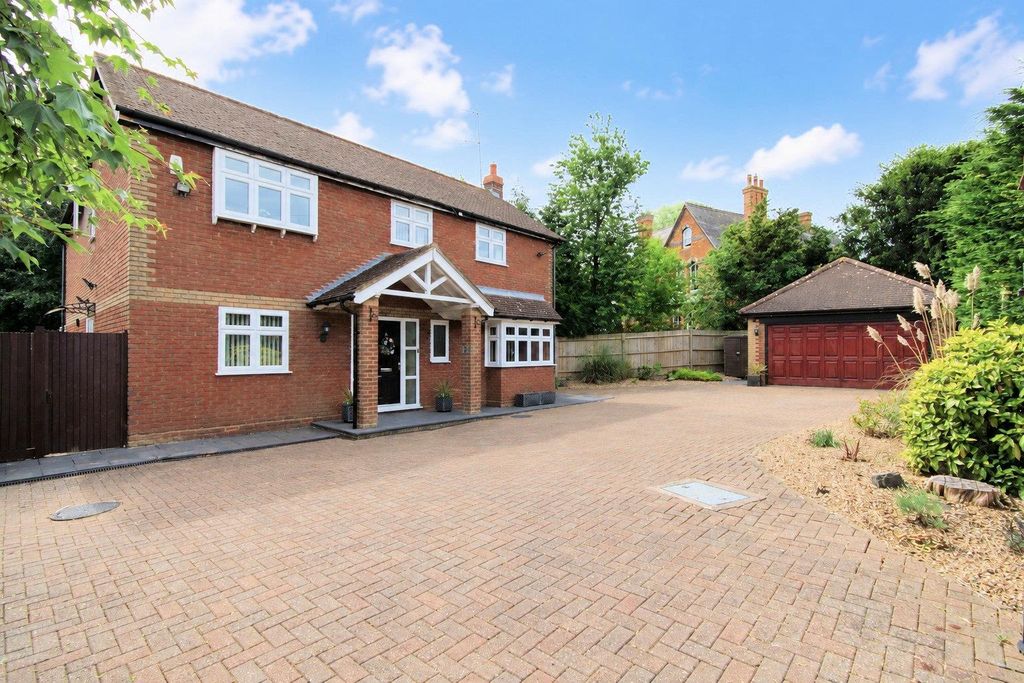 Property photo 1 of 36 26Toddingtonrdtebworth-H.Jpg