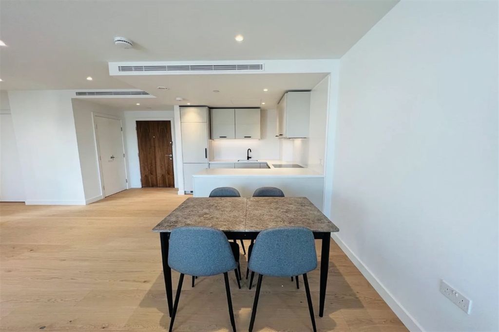 Property photo 3 of 10 Kitchen