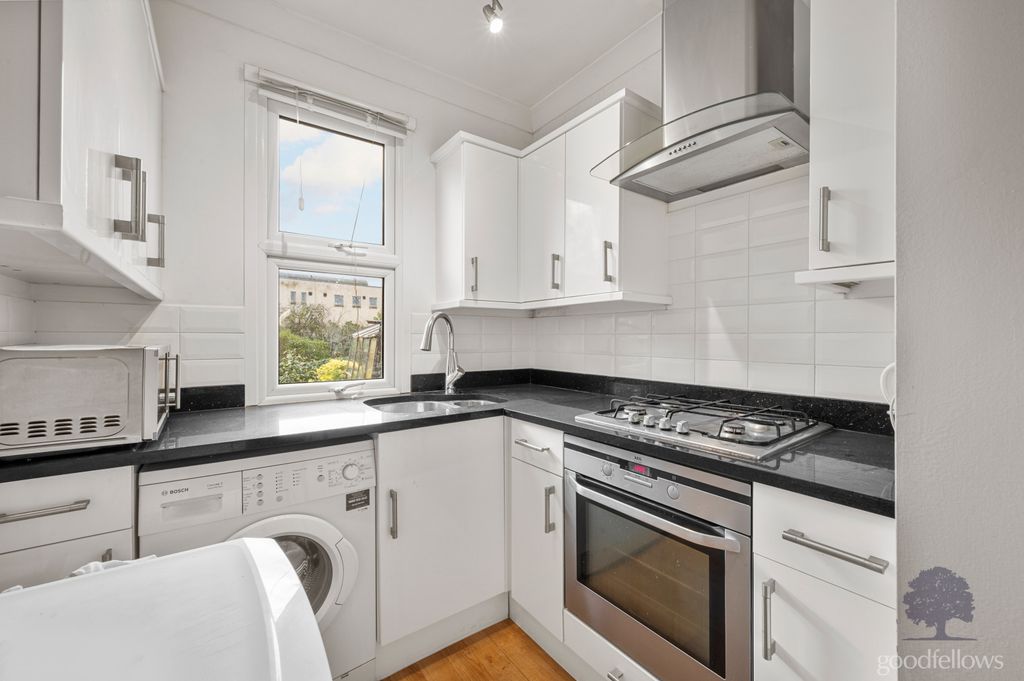 Property photo 3 of 14 Picture 3