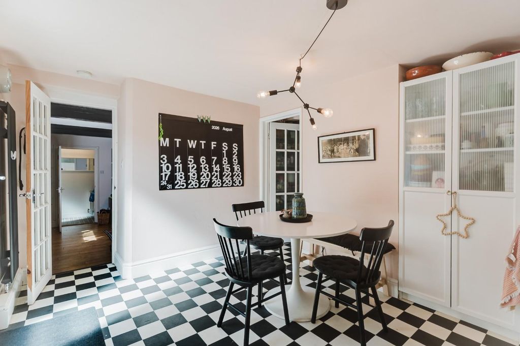 Property photo 3 of 13 46B Radford-64.Jpg