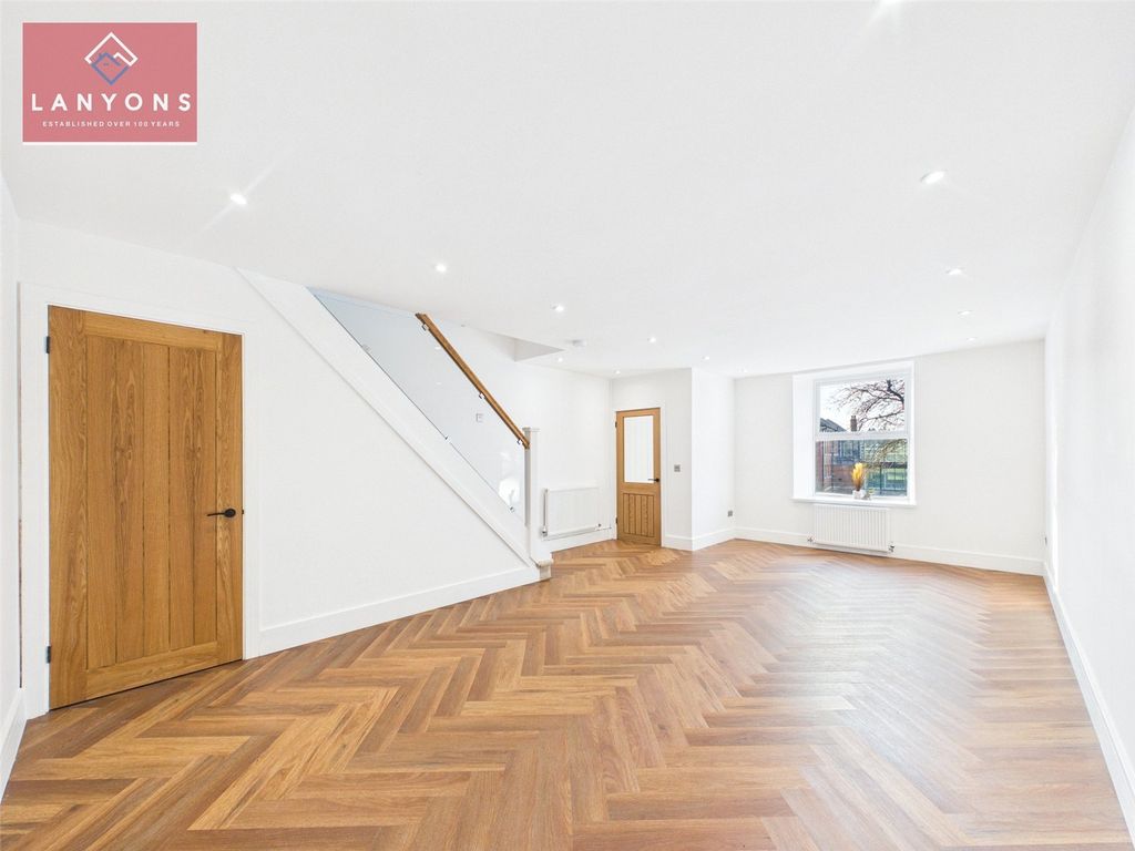 Property photo 2 of 22 Picture No. 25