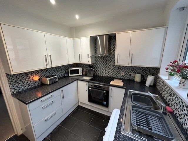 Property photo 3 of 6 Kitchen